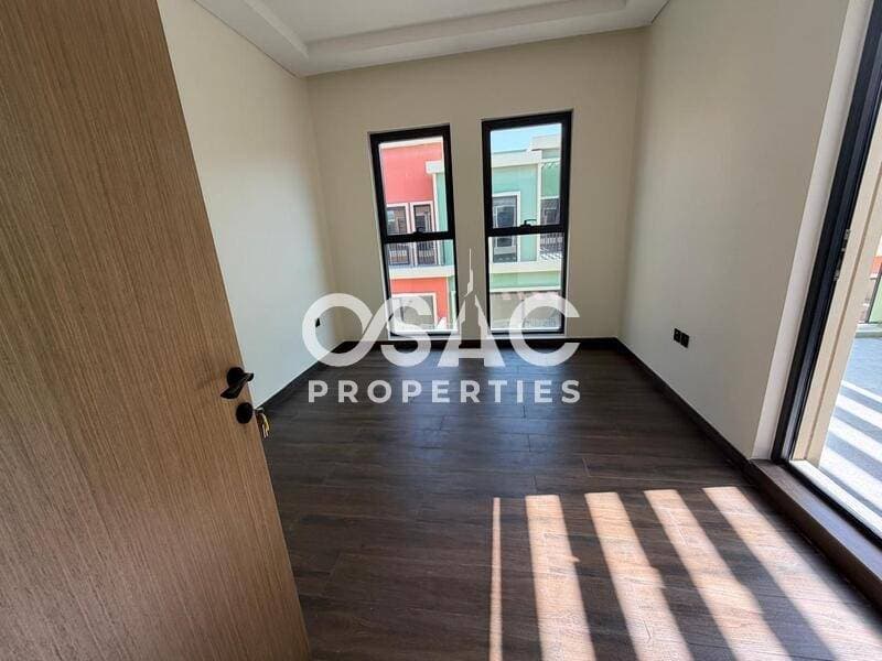 BRAND NEW | LUXURIOUS TOWNHOUSE - 4