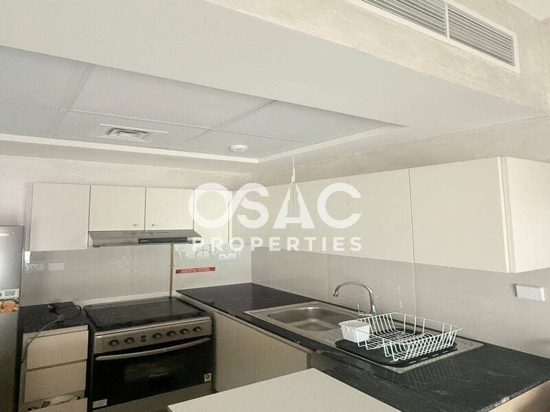 PRIME LOCATION | BALCONY | POOL VIEW - 4