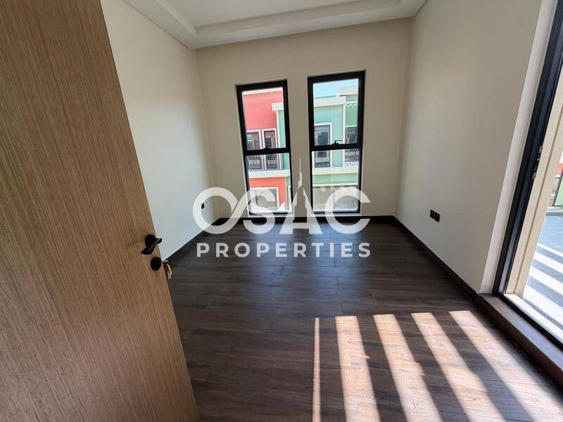 BRAND NEW | LUXURIOUS TOWNHOUSE - 4