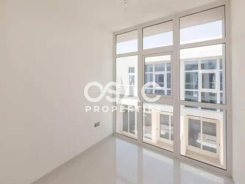 3BR Townhouse | Unfurnished | Private Garden - 2