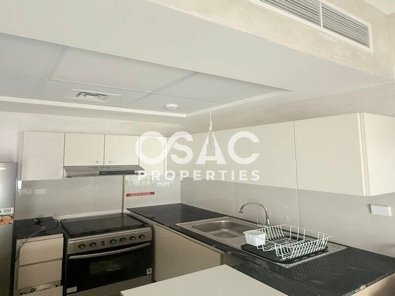PRIME LOCATION | BALCONY | POOL VIEW - 4