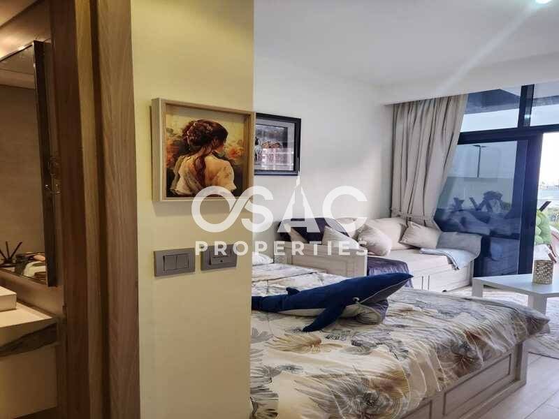 FURNISHED STUDIO I WELL MAINTAINED I PRIME UNIT  - 4
