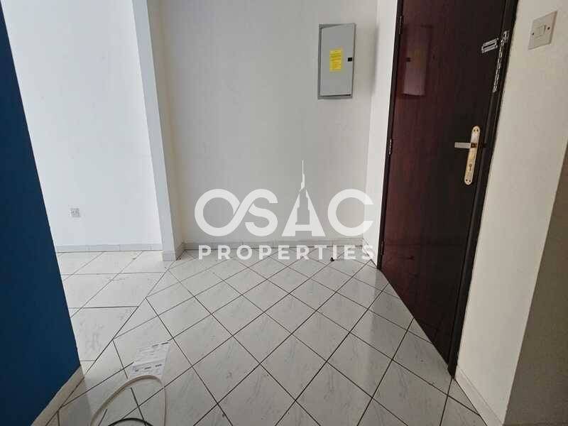 Chiller Free | Spacious Office | Prime Location - 3