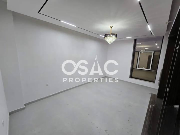  Freehold 5-Bedroom Townhouse  | Community View - 3