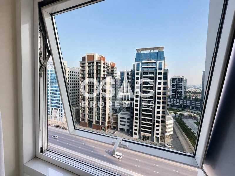 Unfurnished Studio | Prime Location | Business Bay - 4